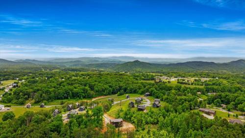 Sevierville House | Smoky Oasis, Hot Tub, Luxury Sauna, Fire Pit, Arcade Games, Free Pets