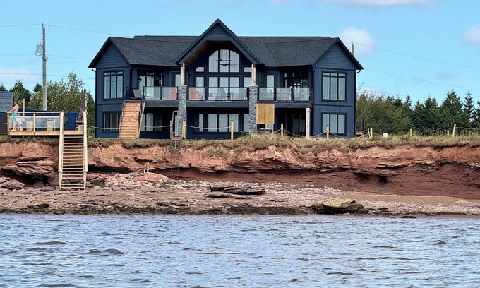 Union Corner House | Smugglers Beach Sea HousenPrivate Newly Built Executive Ocean Front Retreat