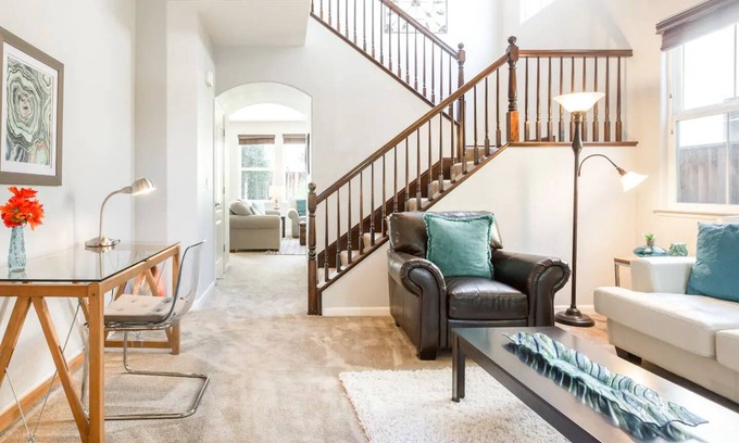 Santa Clara House | SN Enjoy the Comforts of a Silicon Valley Pad