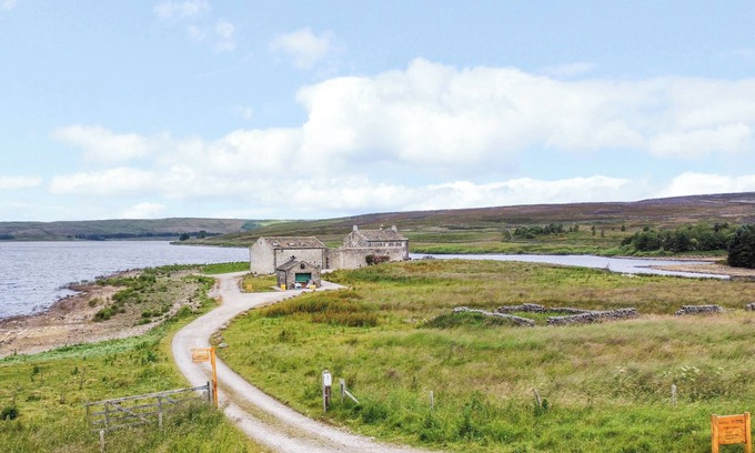 Lofthouse Cottage | SNAVE BARN, pet friendly, luxury holiday cottage in Appletreewick