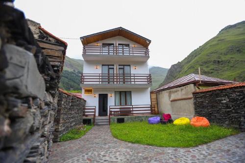 Kazbegi Cabin | Sno Inn Cottage