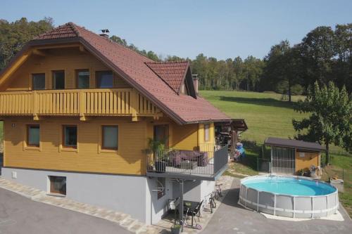Zuzemberk Apartment | Snoopy House