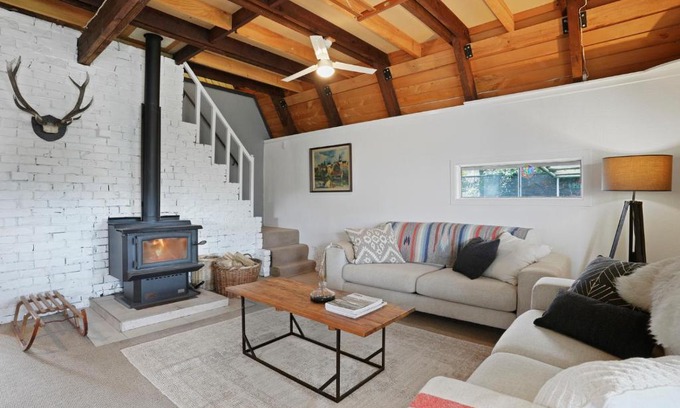 Fairlie House | Snow Chalet - Fairlie Holiday Home