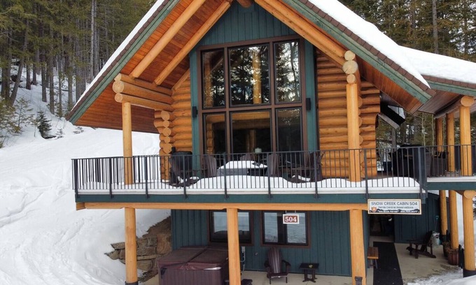 East Kootenay House | Snow Creek Cabin | Right on the Slopes | Hot Tub
