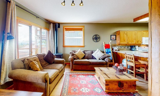 Snow Pine Estates Apartment | Snow Leopard's Retreat