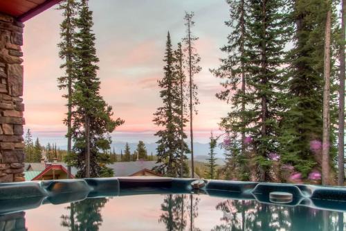 Snow Pine Estates House | Snowbanks 4