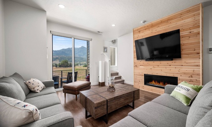 Mountain Green House | Snowbasin Chalet Ro5061| Pool |Hot Tub |Pickleball