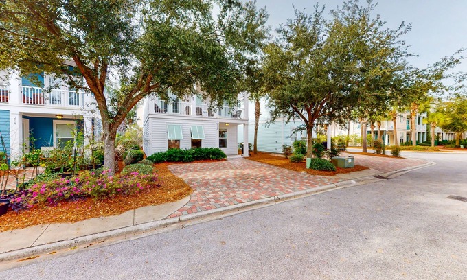 Villages of Crystal Beach House | Snowbird-friendly home in gated community with hot tub, pool, balcony, & grill
