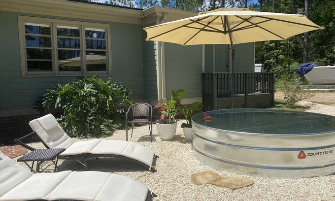 Foley House | Snowbird Friendly House. Stock Tank Pool. Fire Pit. Electric Vehicle charging