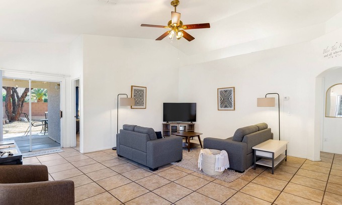 Continental Ranch House | Snowbird Haven! Hike, Bike, Shop.
