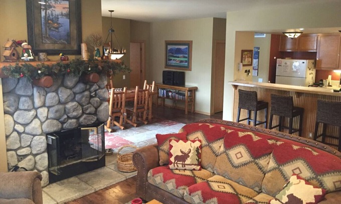 Mammoth Lakes House | Snowcreek V 2 Bedroom 2 Bath Cozy 5 ⭐️ Mountain Retreat!