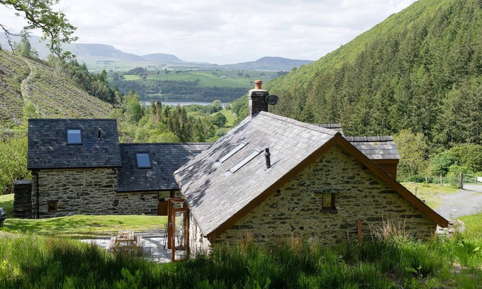 Llangower Cottage | Snowdonia Cottage with Stunning views of Bala lake and mountains
