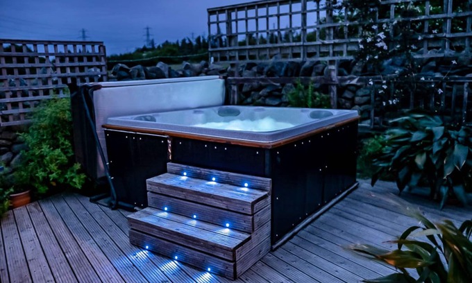 Bangor Cottage | Snowdonia farm cottage/hot tub & Gym