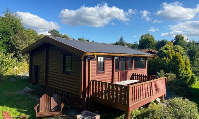 Bronaber Cabin | Snowdonia Log Cabin-Sleeps 4-Garden-Pets