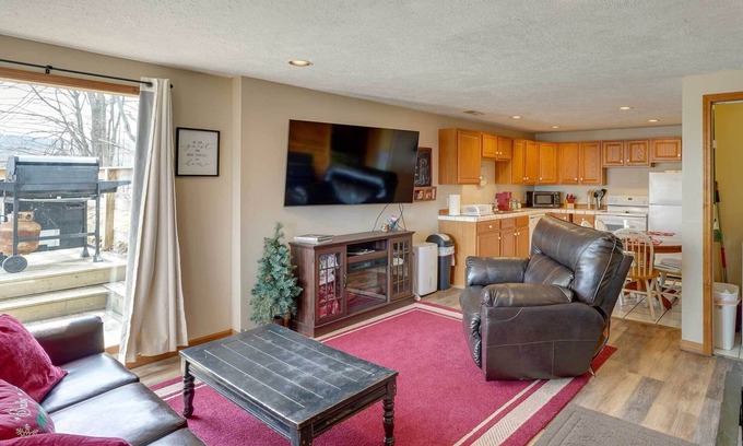 Ghent Apartment | 'Snowed Inn' Cozy Winterplace Ski-In/Ski-Out Cabin