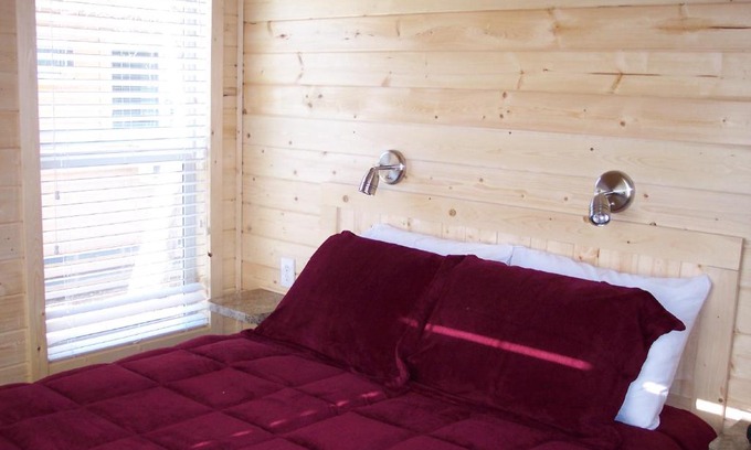 Emigrant Gap Resort | Snowflower Camping Resort Wheelchair Accessible Cottage 8