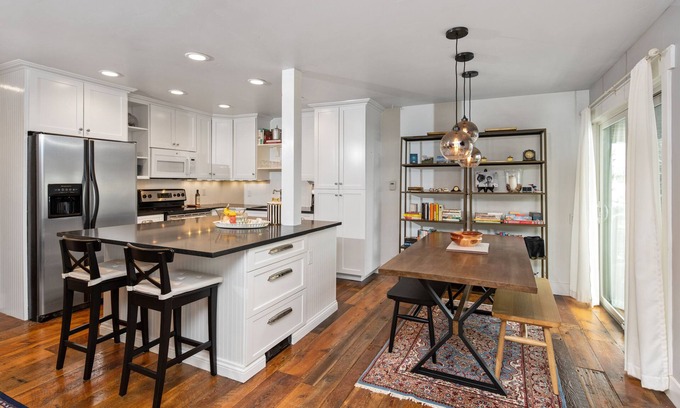 Snowmass Village Condo | Snowmass’ finest. Steps 2 the Slopes. Walk 2 grocery Pool hot tub parking wifi