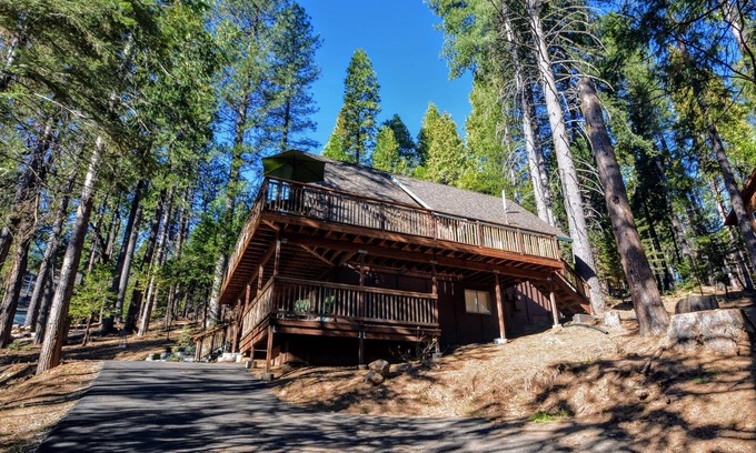 Arnold Cabin | SNOWPLOW SERVICE INCLUDED FOR THE 2025-2026 WINTER SEASON!