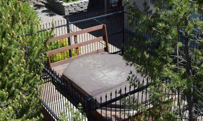 Ketchum Condo | Snowstar Condo 18- Walk to Ski Lifts with Onsite Exercise Room & Hot Tub