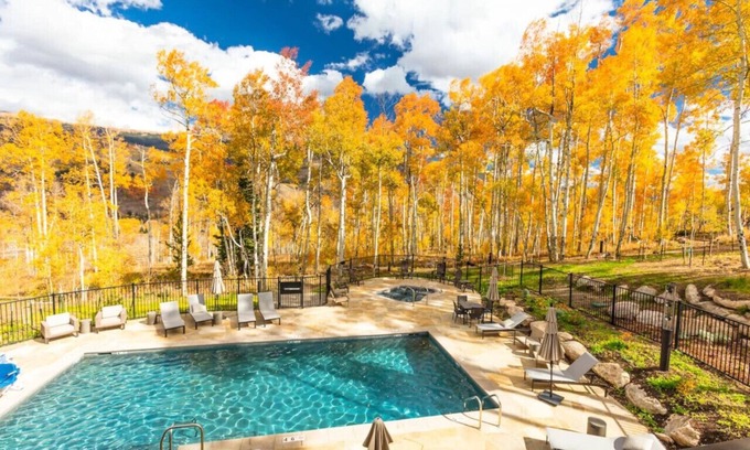 Silverthorne House | Snowy Peaks Retreat - Mountain Modern Meets Mid-Century