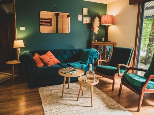 Tumbarumba House | Snowy Valleys iconic stay - Moonshiner Cottage @ Distillery