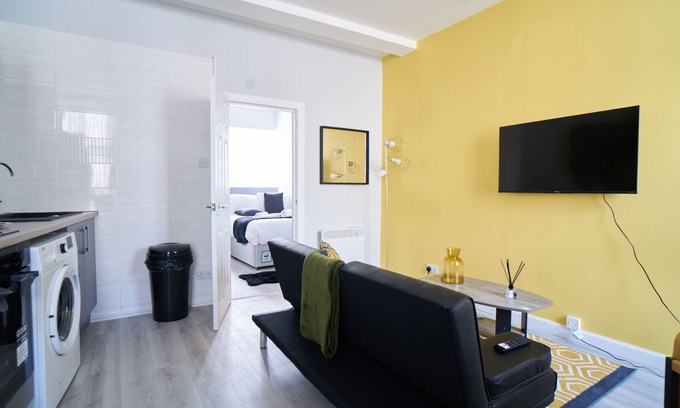Lanark House | Snug 1 bedroom apartment