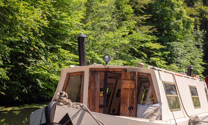 Glasgow Boat Rental | SNUG 30ft NARROWBOAT WITH INDOOR FIREPLACE