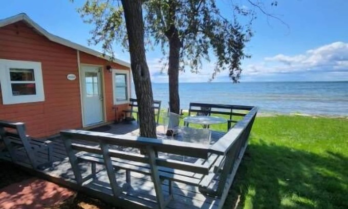 Sturgeon Bay Cottage | Snug Harbor Inn - Midship Cottage