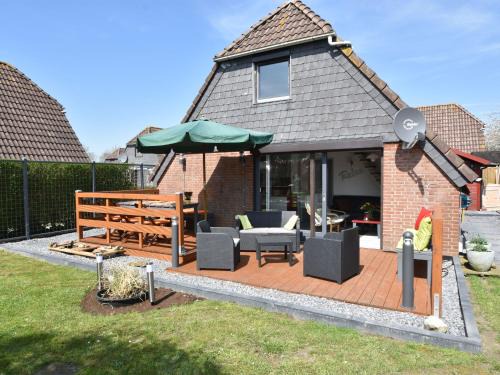Herkingen House | Snug Holiday Home in Herkingen with Jacuzzi in the Garden