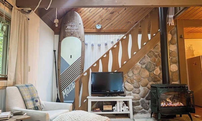 Sturgeon Bay Cabin | "Snug Life" - Sturgeon Bay Lakeshore Cabin - Barrel Sauna