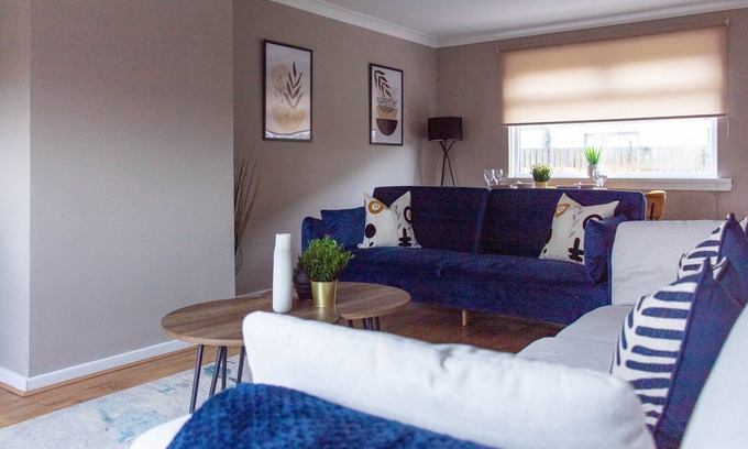 Linwood House | Snug Modern Home in Linwood