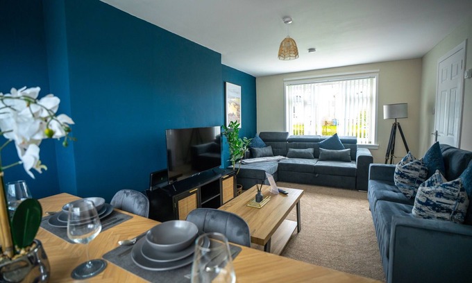 Whitburn House | Snug Modern Home in Whitburn