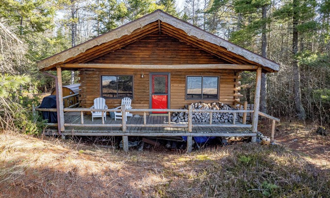 Manistique Cabin | Snug UP: On Lake Michigan Perfect Couples Getaway!