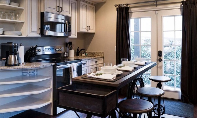 Heber House | Snuggle Down Inn: 1BR In-Law Basement Suite