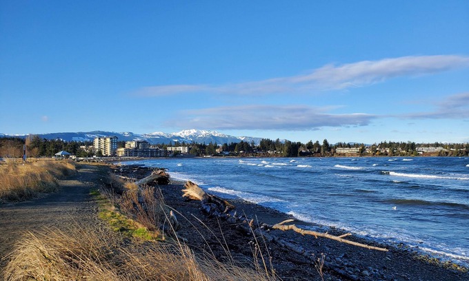Regional District of Nanaimo House | So close to the Beach