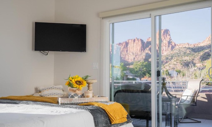 Hildale House | So Zion Painted Desert-4Bed, 3Bath, Hot Tub, Deck