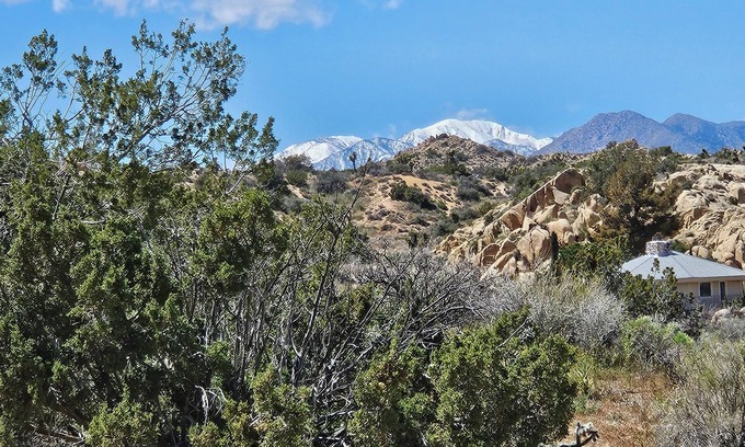 Yucca Valley House | Soak at Boulder Cove-Private-Hot Tub-Mountain Views-Private Walking Path