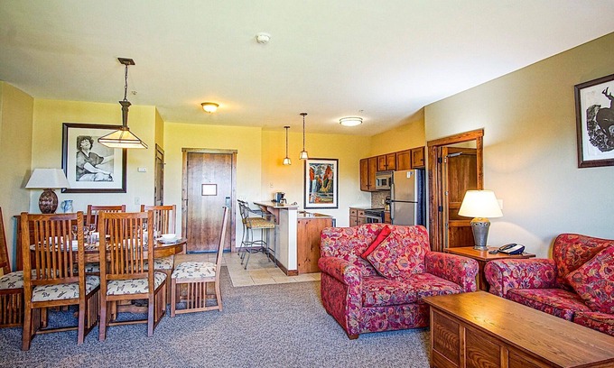 Snowshoe Condo | Soaring Eagle #002: 2 Bedrooms, 2 Full Baths: Slope Side, Hot Tubs. Underground Parking.