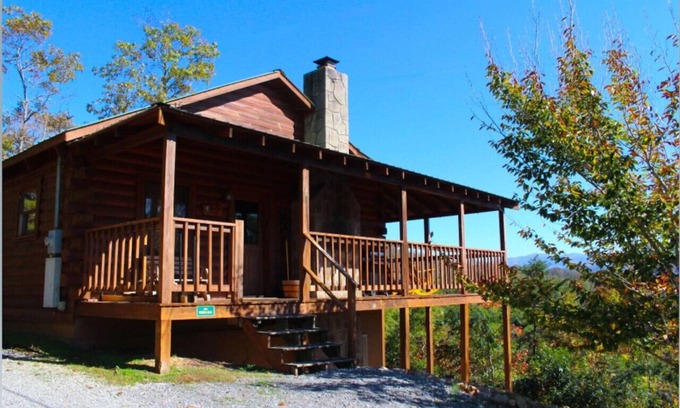 Townsend Cabin | “Soaring Eagle” Log Cabin * Awesome View