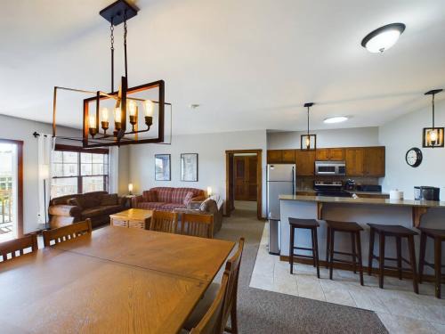 Snowshoe House | Soaring Eagle Ski-in - Ski-out Condo With Hot Tubs