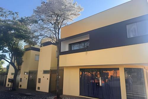 Ourinhos House | Sobrado encantador no centro, ar cond e vaga