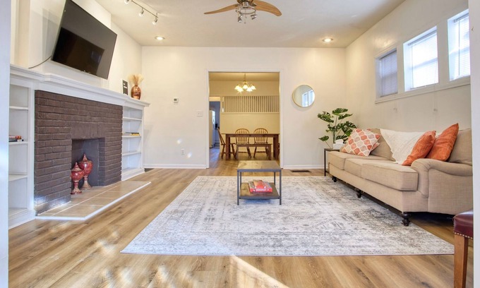 Meridian-Kessler House | SoBro Bungalow! Stay close to everything in Indy!