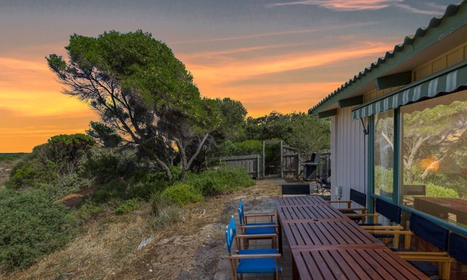Carrickalinga House | Socks 'n' Sandals - 34 Riverview Drive