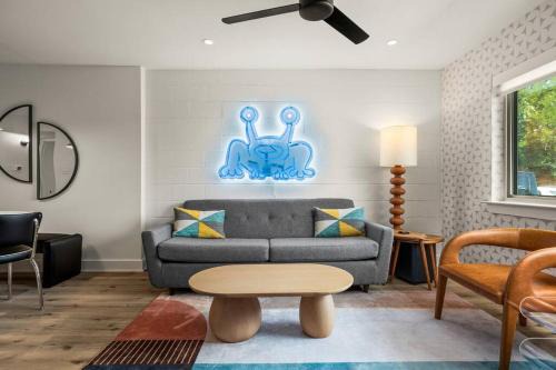 Travis Heights Apartment | SoCo-a-Go-Go