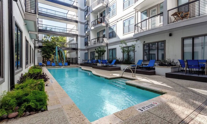 Travis Heights Apartment | SoCo Getaway - Walk to Downtown Pool Rooftop