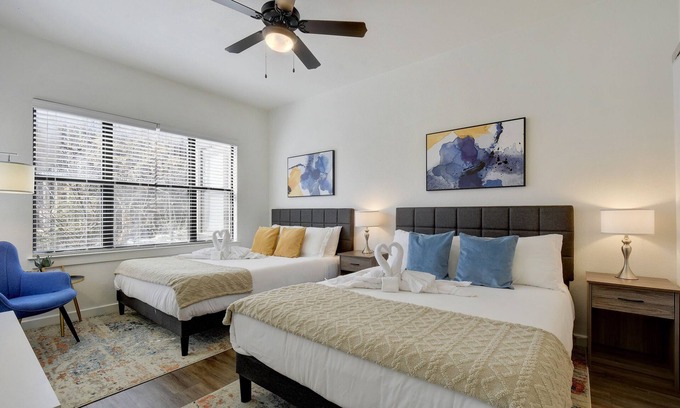 Bouldin Apartment | SoCo Urban Paradise - Best Location! - Pool, Gym, Rooftop, Free Parking