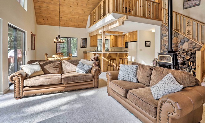 Pla-Vada Woodlands Cabin | Soda Springs Cabin w/ Deck: Mins to 3 Ski Resorts!