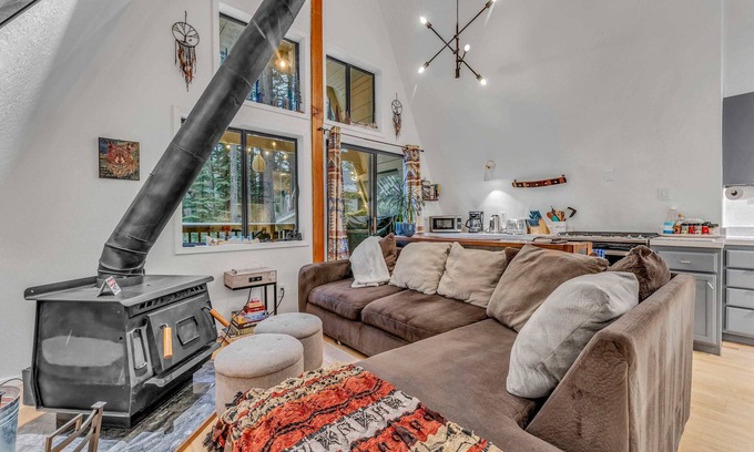 Pla-Vada Woodlands Cabin | Soda Springs Vacation Rental Near 3 Ski Resorts