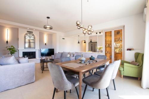 Perama Apartment | Sofias & Rolandos Luxury home
