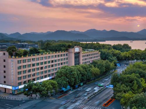 Shangcheng Hotel | Sofitel Hangzhou Westlake - Few steps to West Lake, with panoramic lake view terrace